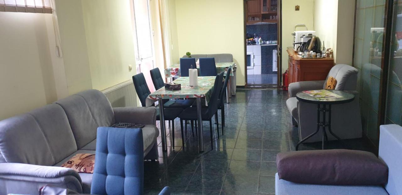 Casa Rosa Villa ไบเลโอเลอเนชต์ ภายนอก รูปภาพ